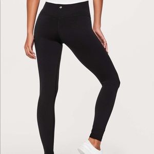 Black Lululemon Aligns 25’